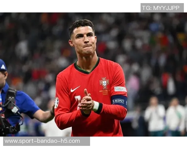 韦斯利精准传中助攻C罗精彩破门迎来职业生涯第950球辉煌时刻